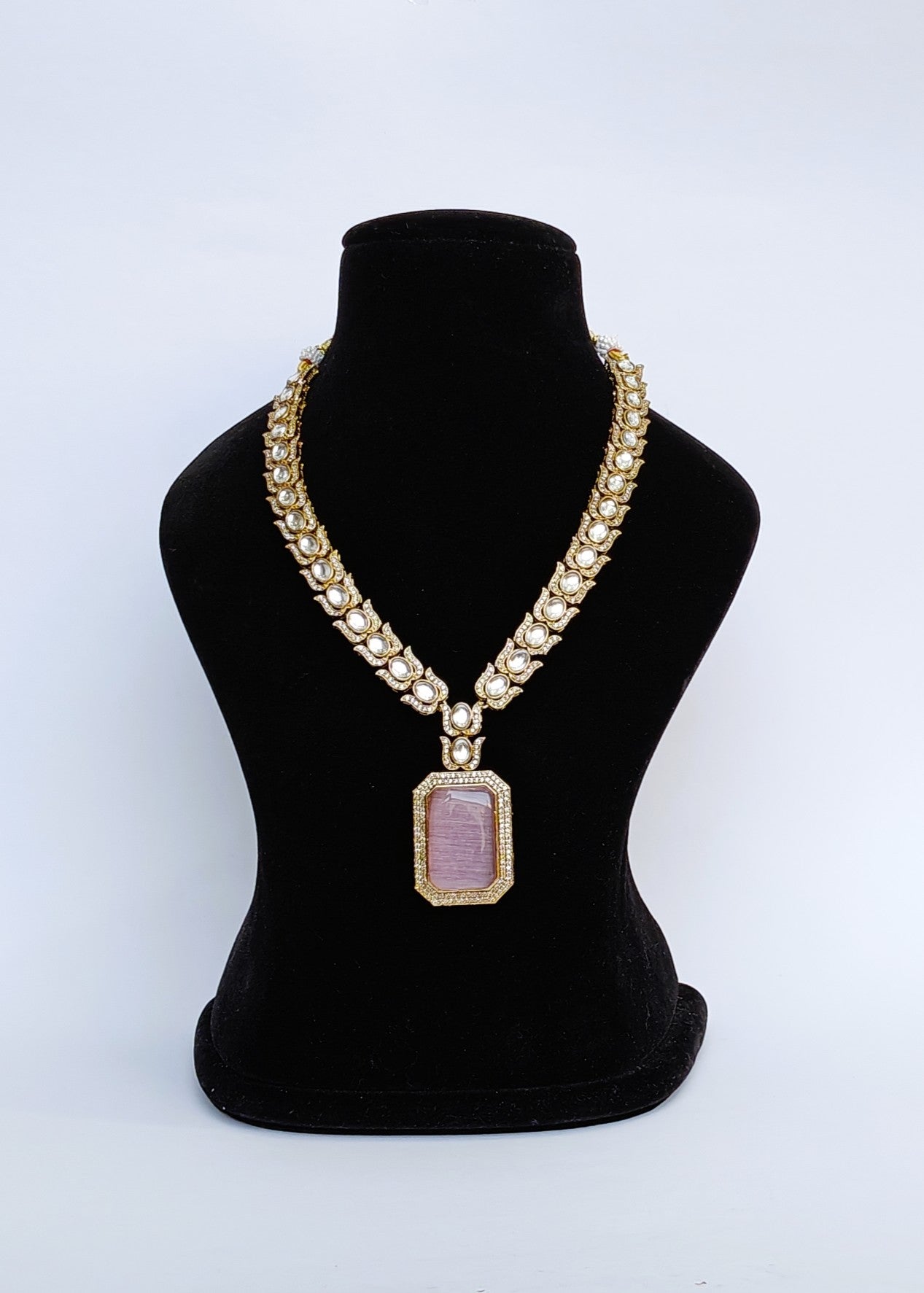 TRADITIONAL NECKLACE WITH PINK LOTUS DETAILS