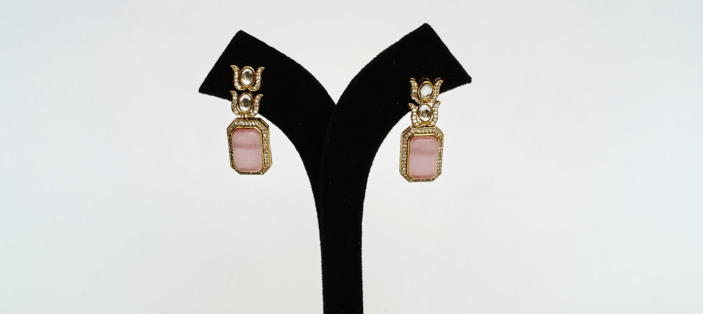 TRADITIONAL NECKLACE WITH PINK LOTUS DETAILS