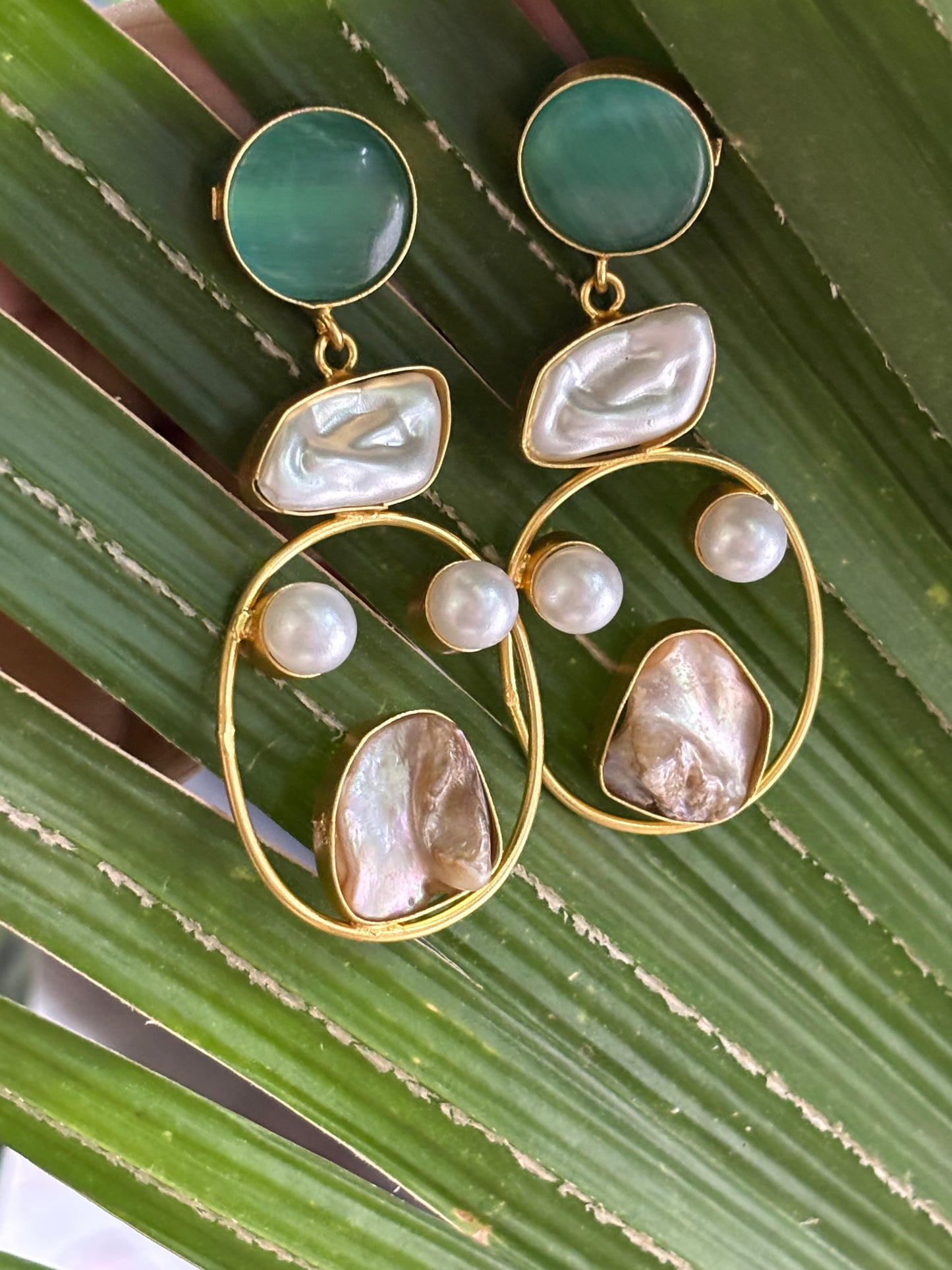 TORQUOISE STONE WITH MOP EARRINGS