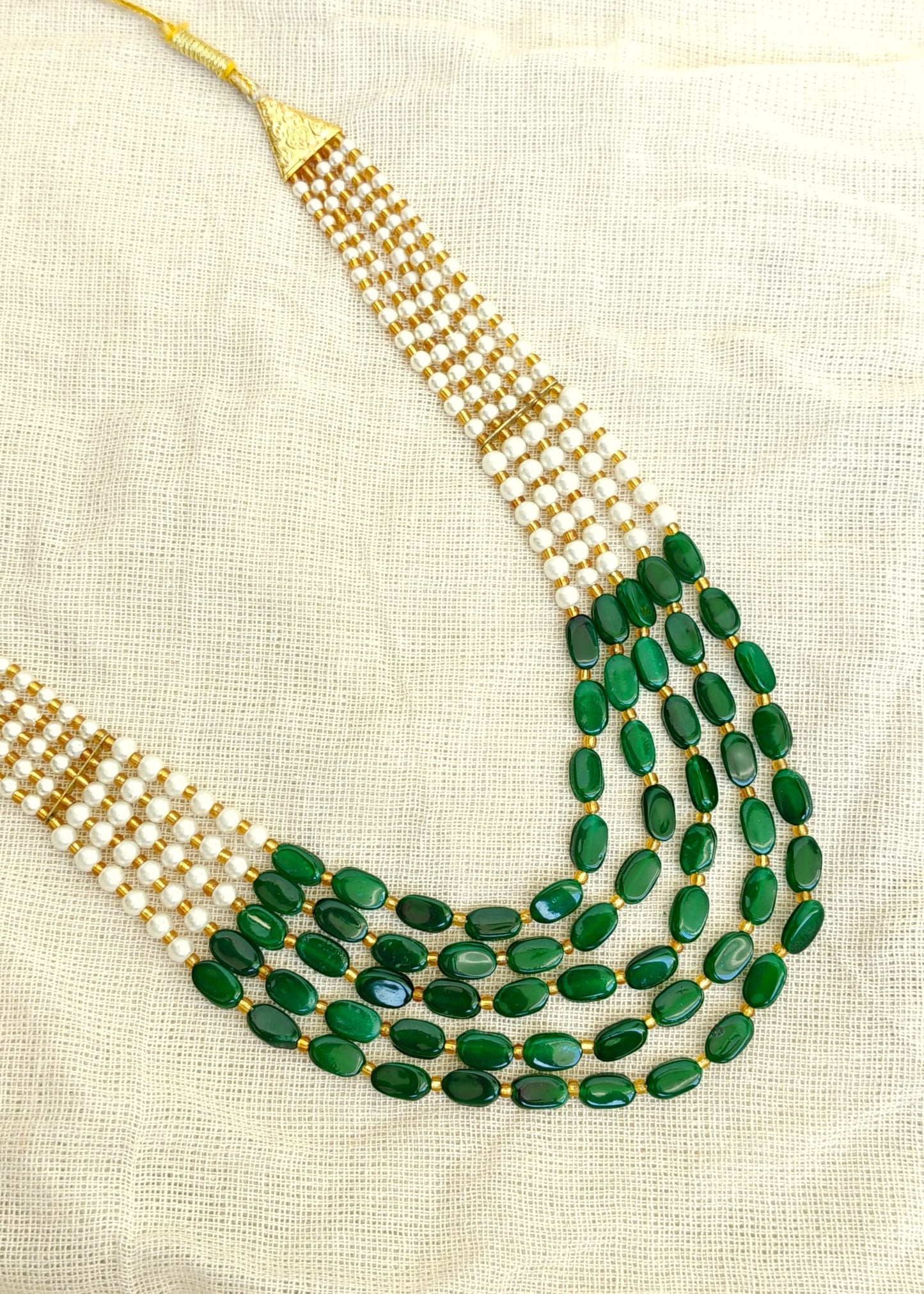 MULTI LAYRED NECKLACE WITH PEARLS AND GREEN EMERALDS