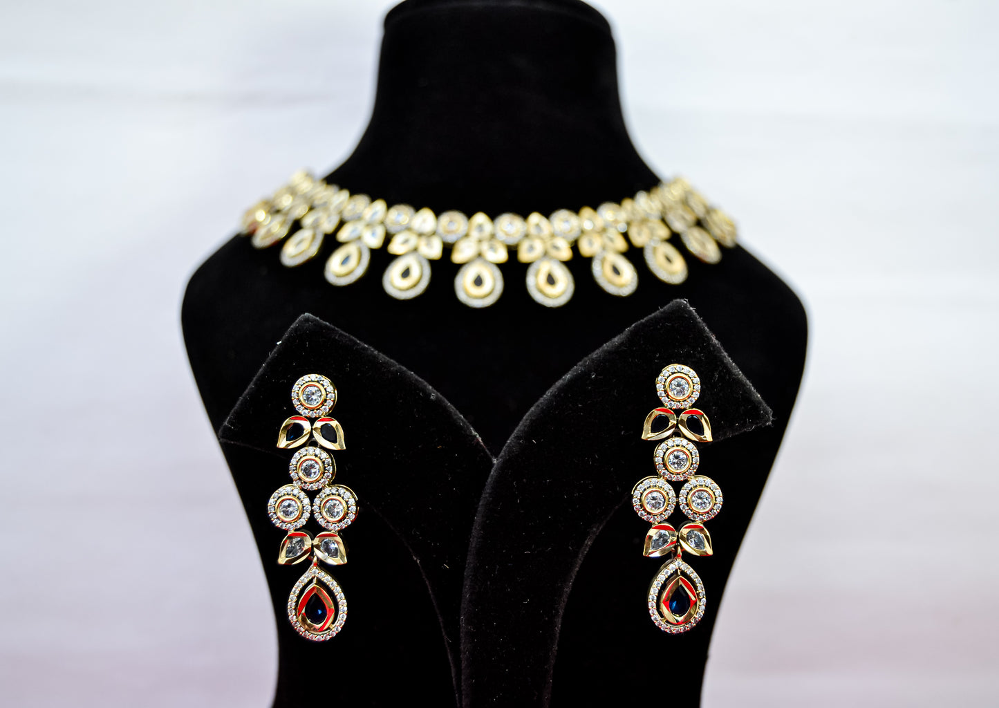BLUE STONES GOLDEN AD NECKLACE