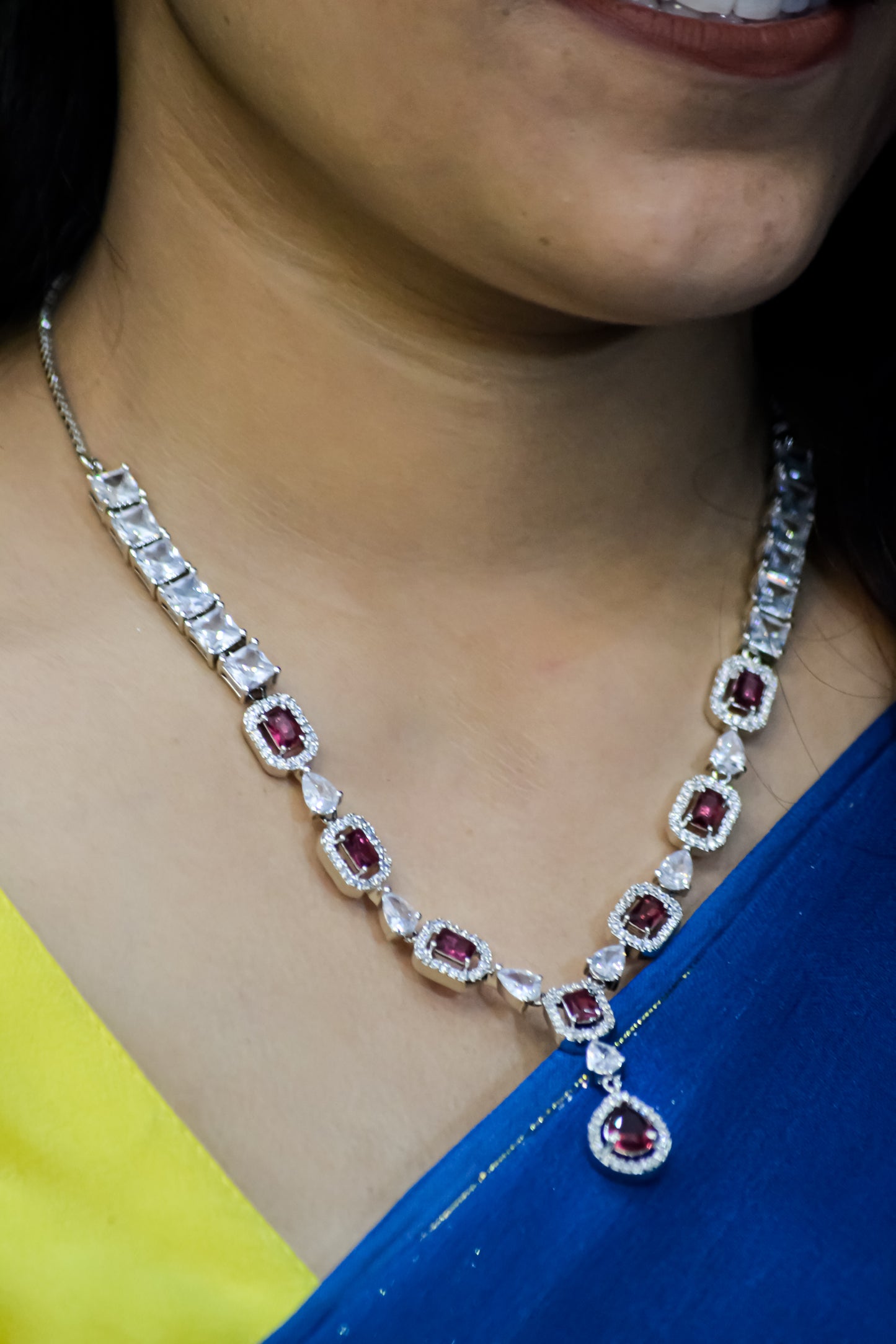 MINIMAL PINK STONES AD NECKLACE