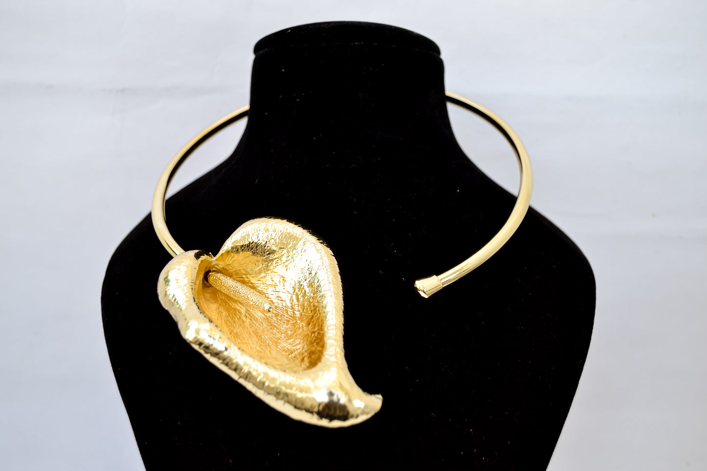 STATEMENT ANTI TARNISH TULIP CHOKER NECKLACE