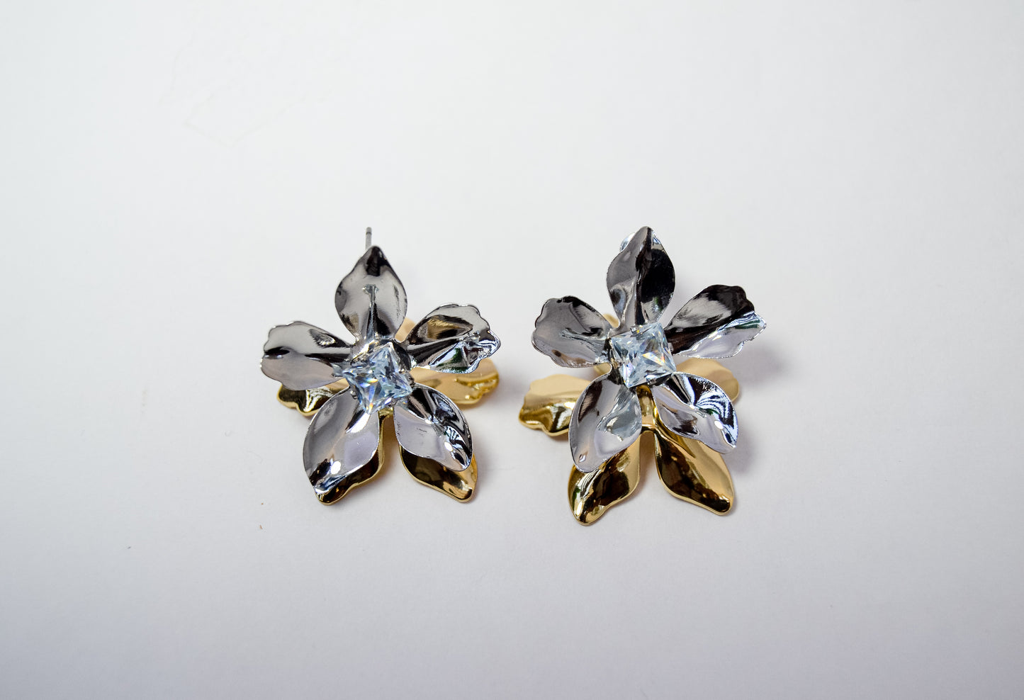 ANTI TARNISH SILVER GOLDEN FLORAL EARRING