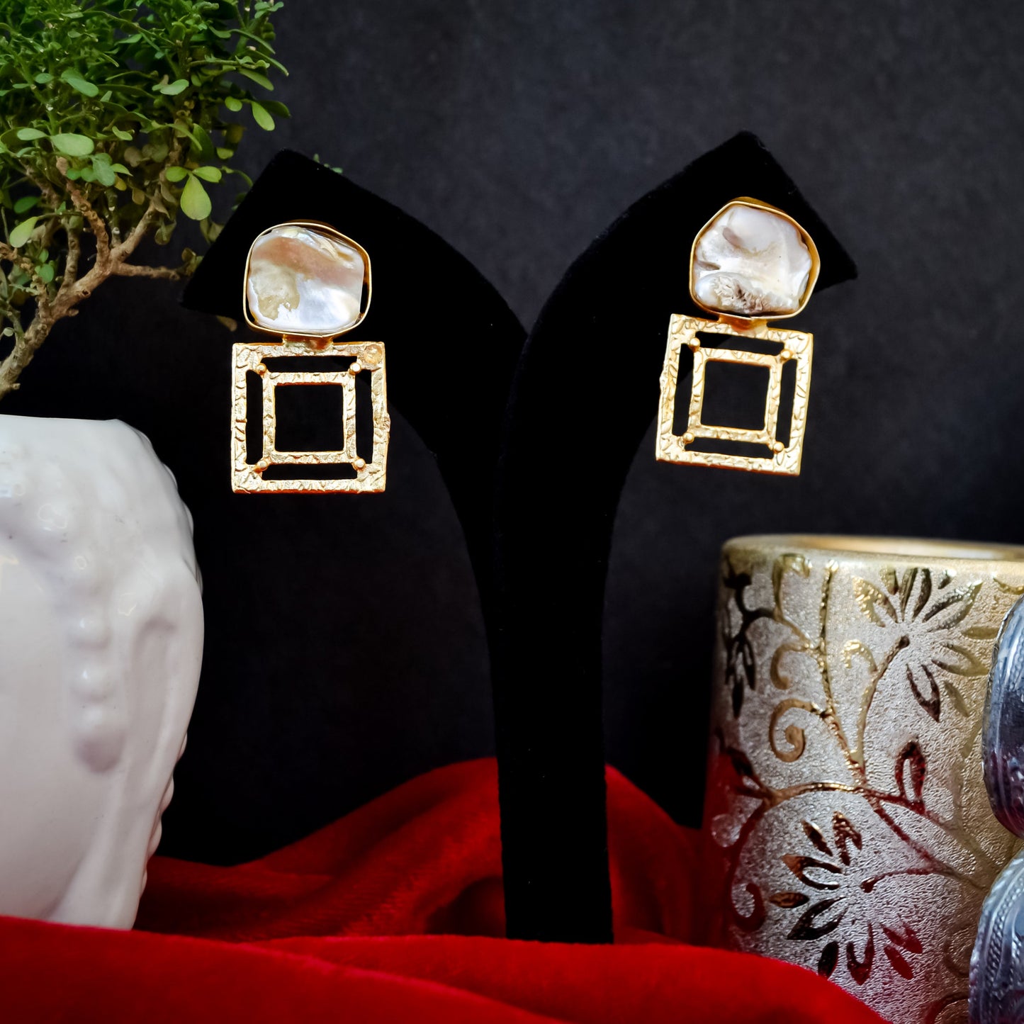 STATEMENT MOTHER OF PEARLS EARRINGS