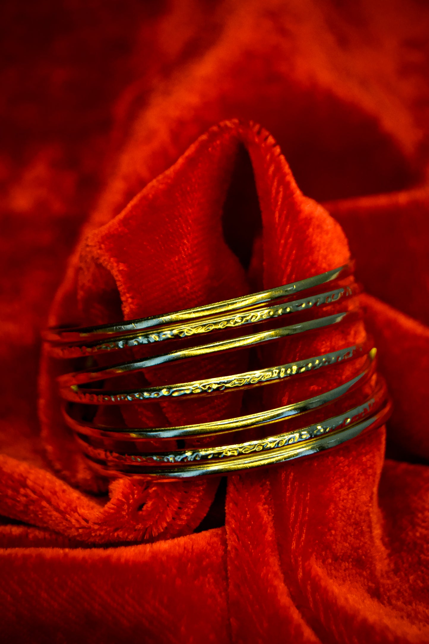MULTI BANGELED ANTI TARNISH GOLDEN BRACELET