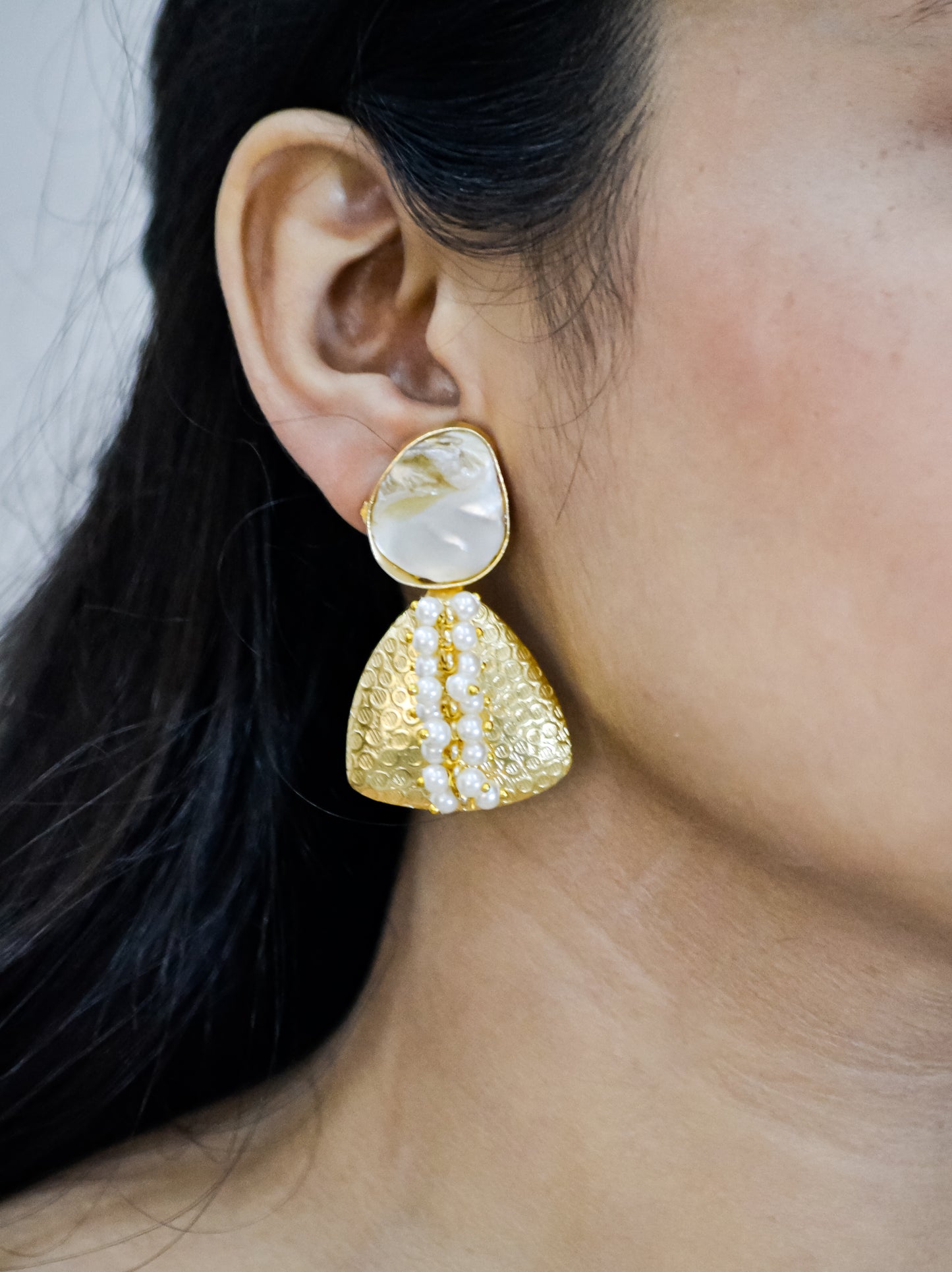 TRADITIONAL MOTHER OF PEARLS EARRINGS