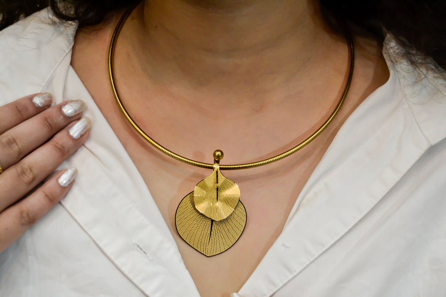STATEMENT ANTI TARNISH LEAF CHOKER NECKLACE