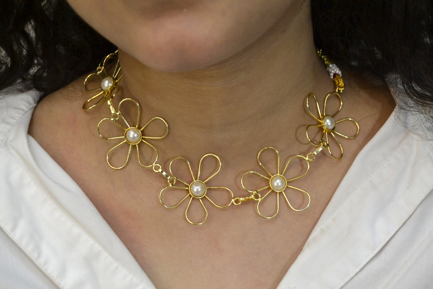 STATEMENT FLORAL NECKLACE