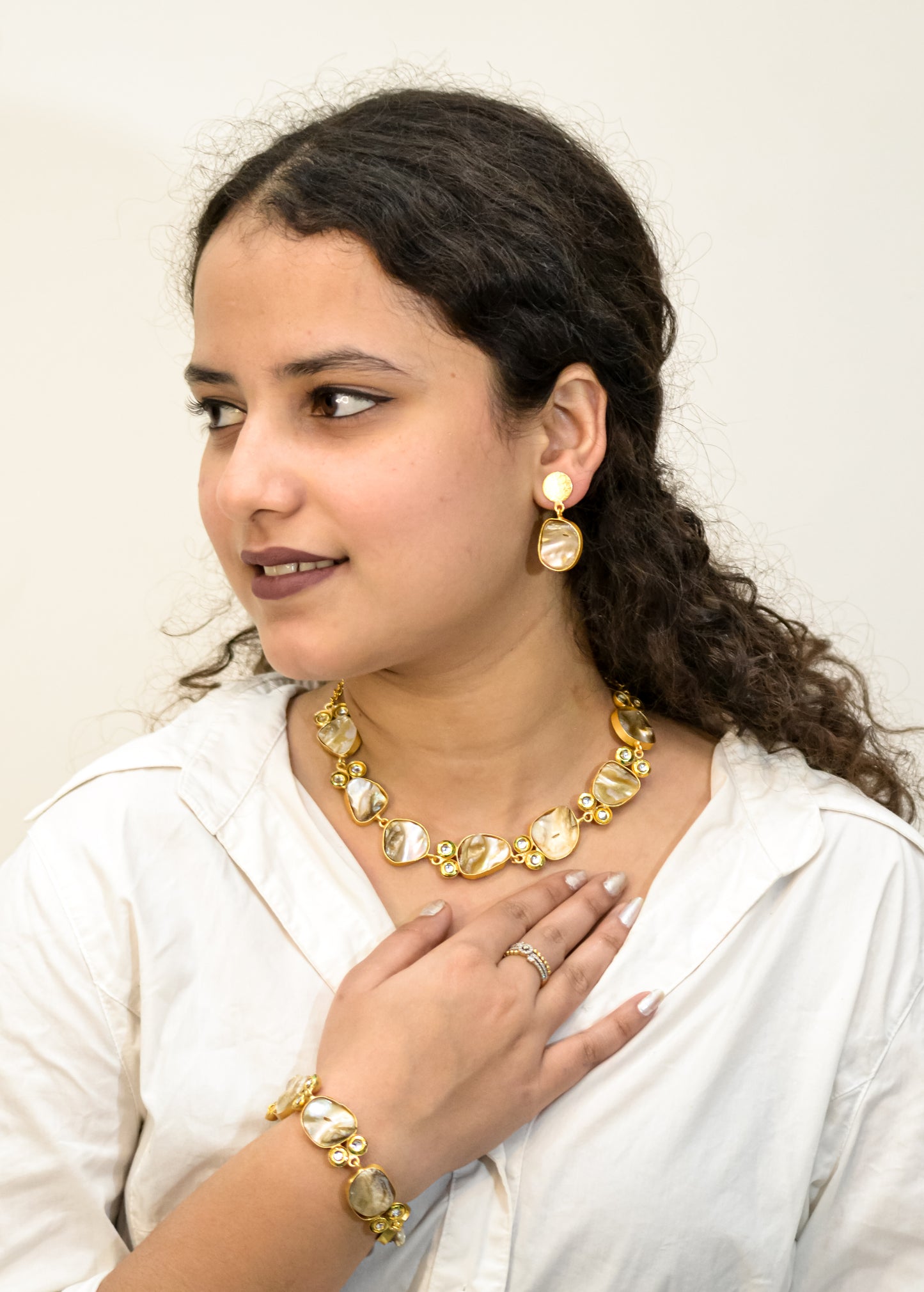 MOTHER OF PEARLS CHOKER NECKLACE SET