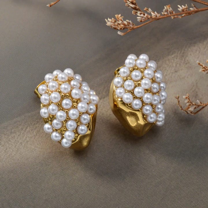 ANTI TARNISH STUD EARRING WITH PEARL DETAILING