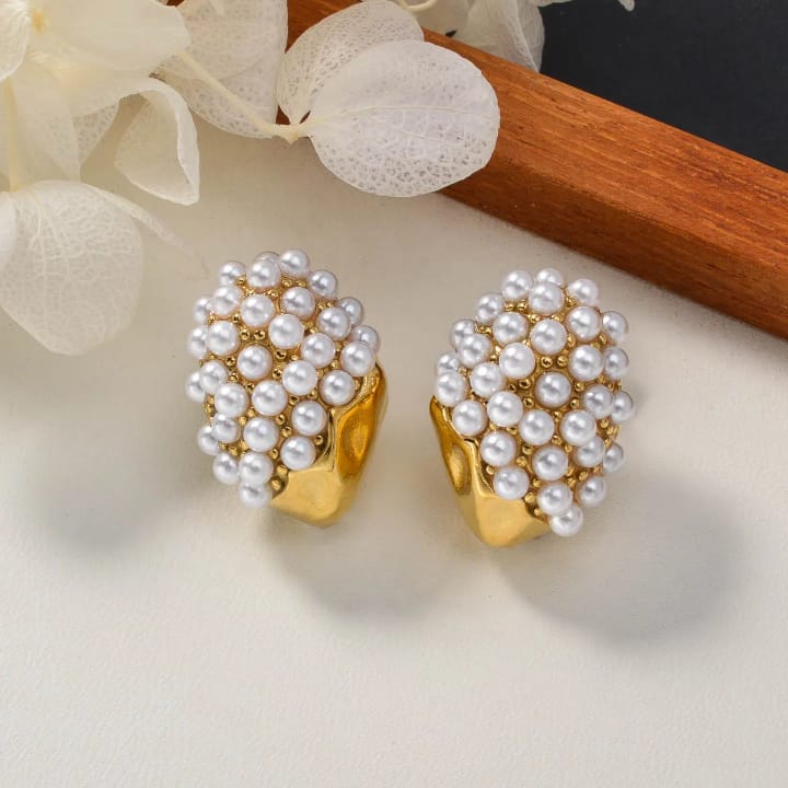ANTI TARNISH STUD EARRING WITH PEARL DETAILING