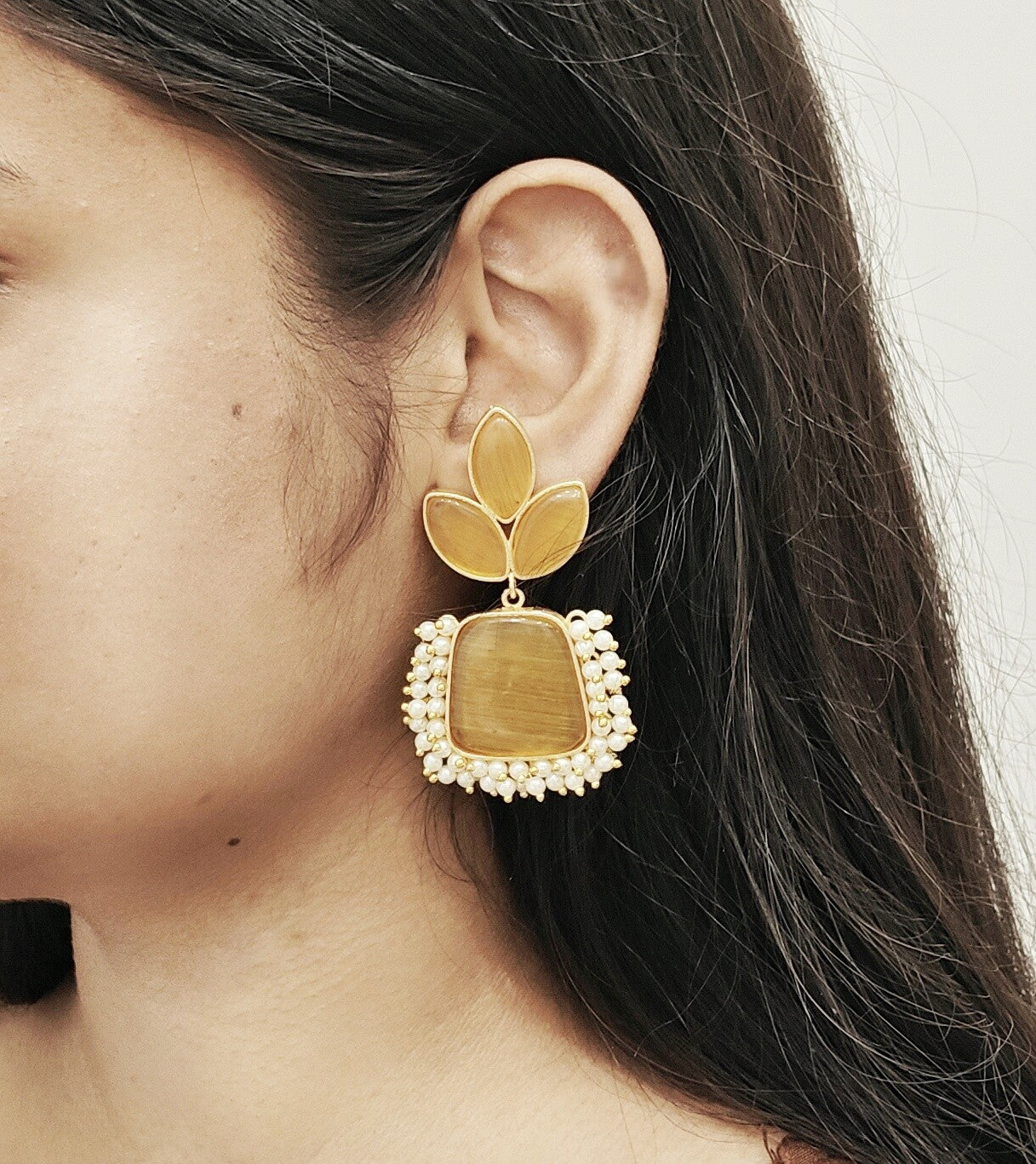 TRADITIONAL LEAF EARRINGS WITH YELLOW STONES