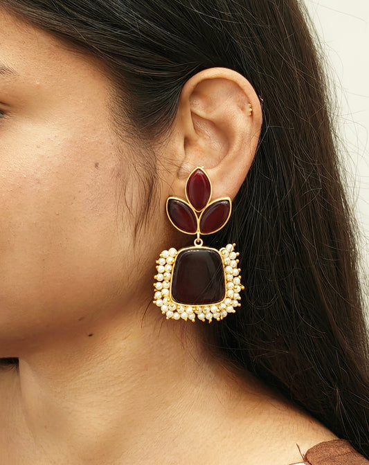 TRADITIONAL LEAF EARRINGS WITH RED STONES