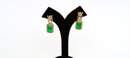 TRADITIONAL NECKLACE WITH GREEN LOTUS DETAILS