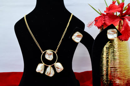 MOTHER OF PEARLS CHAIN PENDANT SET