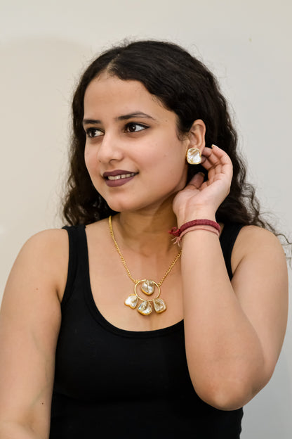 MOTHER OF PEARLS CHAIN PENDANT SET