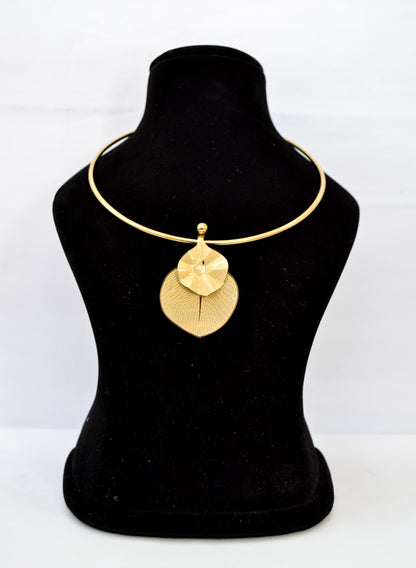 STATEMENT ANTI TARNISH LEAF CHOKER NECKLACE