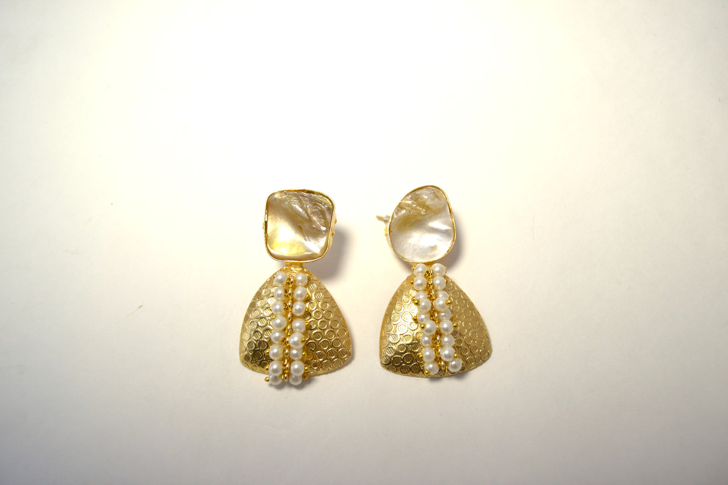 TRADITIONAL MOTHER OF PEARLS EARRINGS
