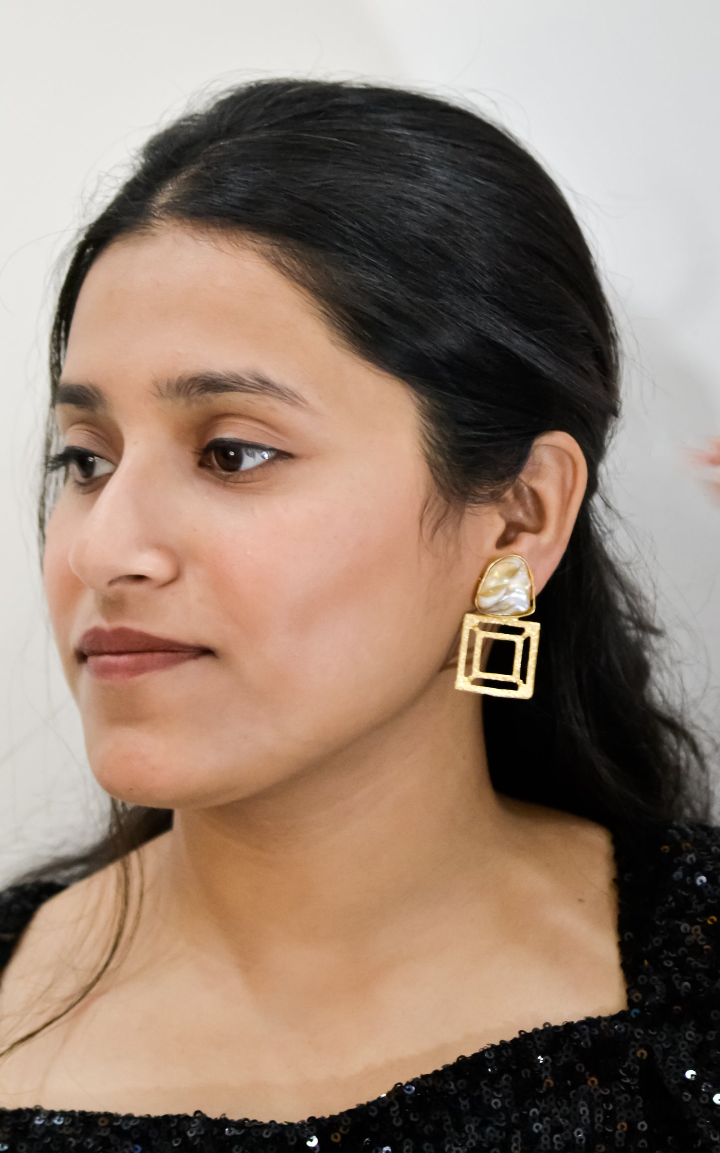 STATEMENT MOTHER OF PEARLS EARRINGS