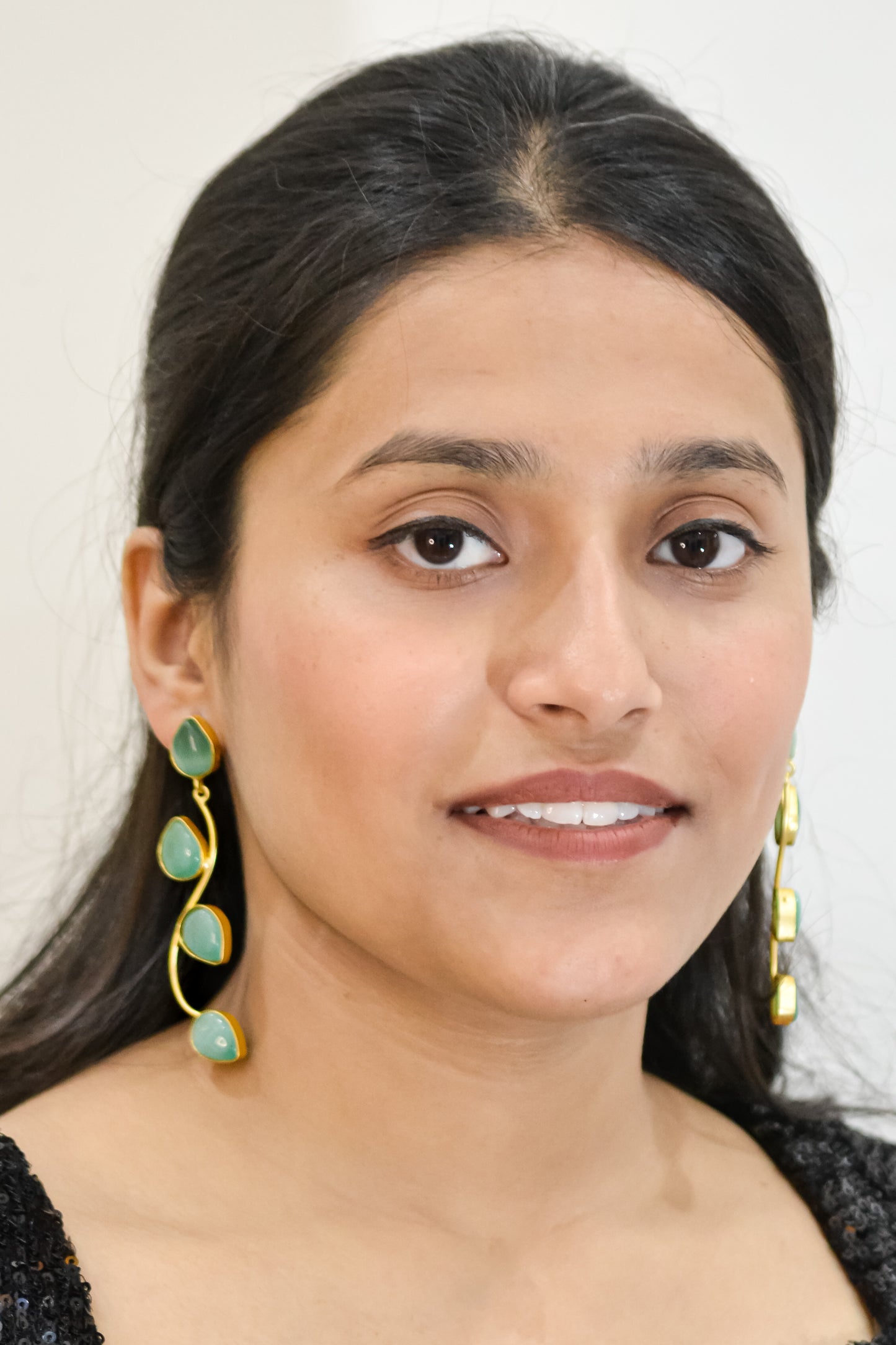 LEAF EARRINGS WITH GREEN MONALISA STONES