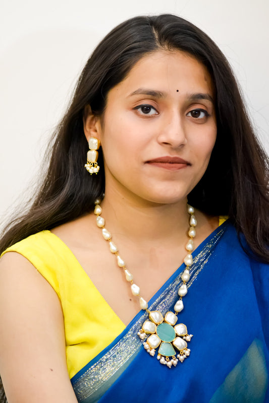 PEARL NECKLACE WITH MONALISA GREEN STONE