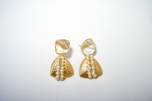 TRADITIONAL MOTHER OF PEARLS EARRINGS