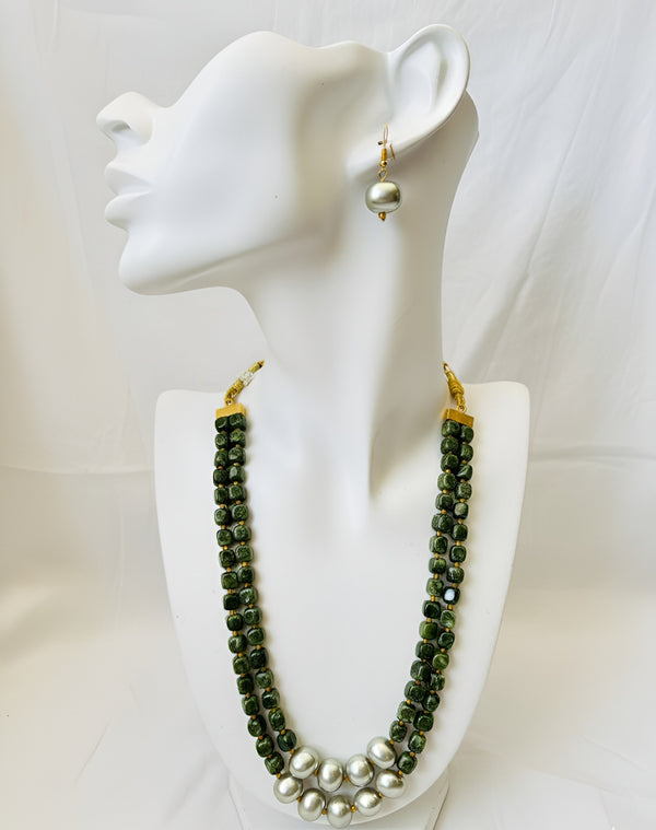 DOUBLE STRING GREEN EMERALD NECKLACE WITH PEARLS